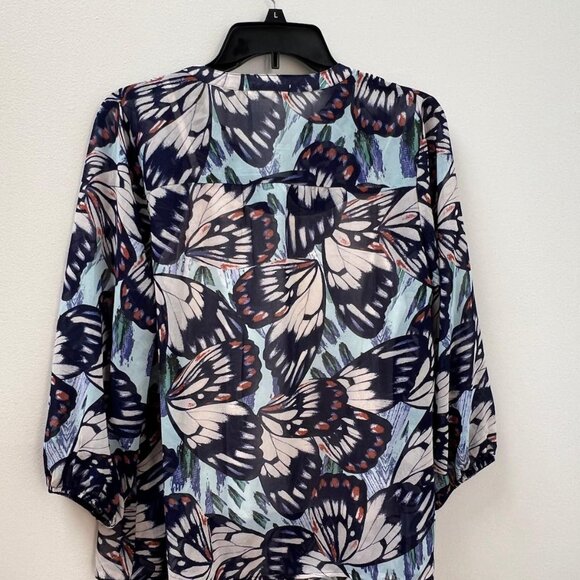 Butterfly Blouse with White Tank – Lightweight Layered Top - Picture 4 of 7